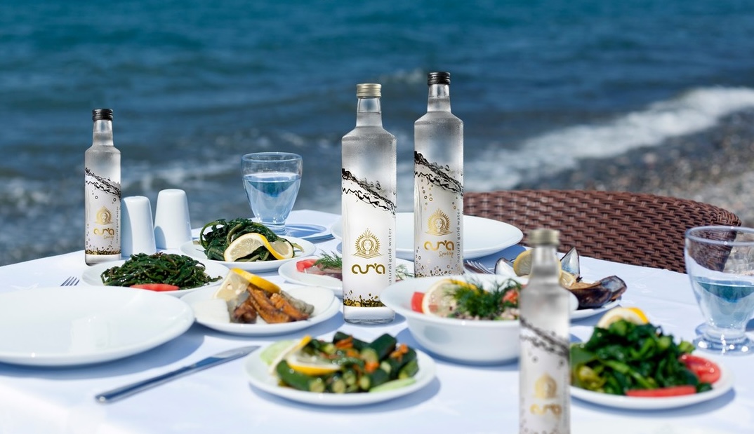 Glass presentation designed for elevated hospitality and private service.